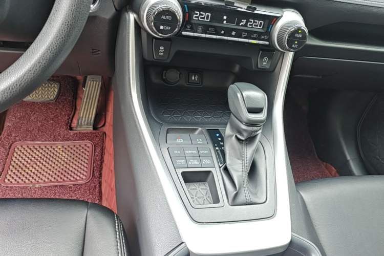 Used Toyota RAV4 2020 2.0L CVT 4x4 Trend Edition Gear Lever