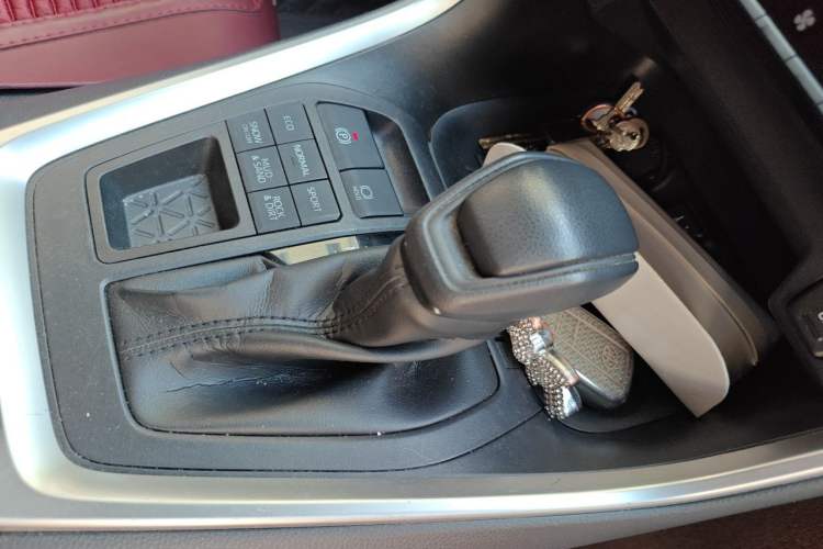 Used Toyota RAV4 2020 2.0L CVT 4x4 Trend Edition Gear Lever
