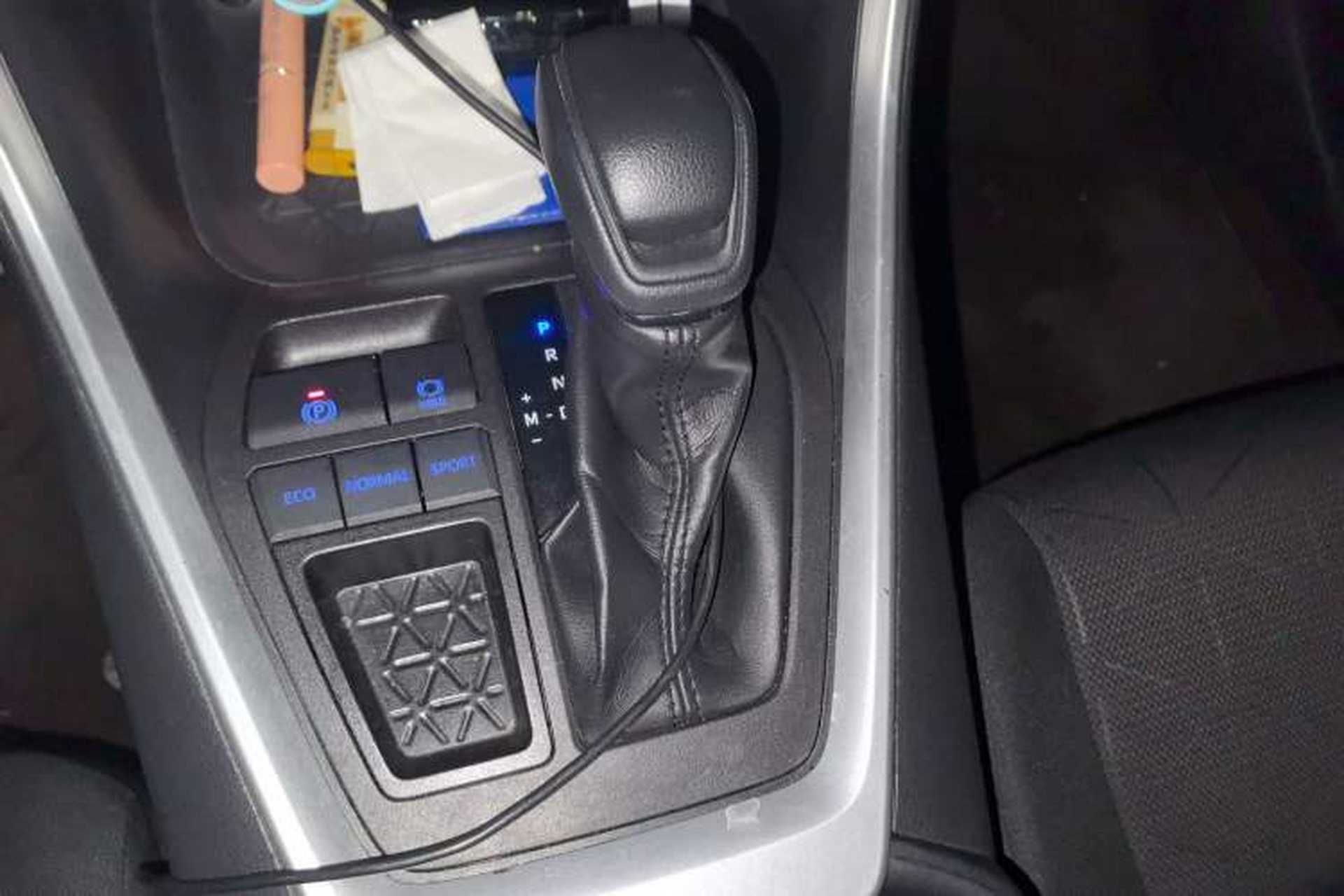 Used Toyota RAV4 2020 2.0L CVT Two-Wheel Drive Fashion Edition Gear Lever