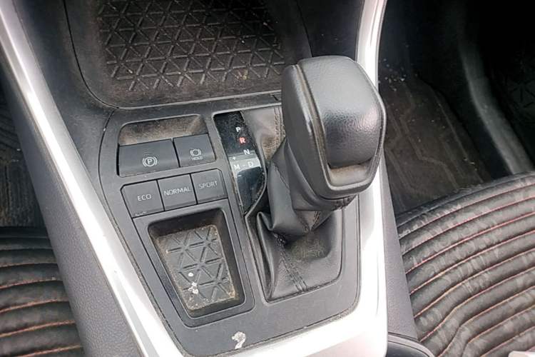 Used Toyota RAV4 2020 2.0L CVT Two-Wheel Drive Urban Edition Gear Lever