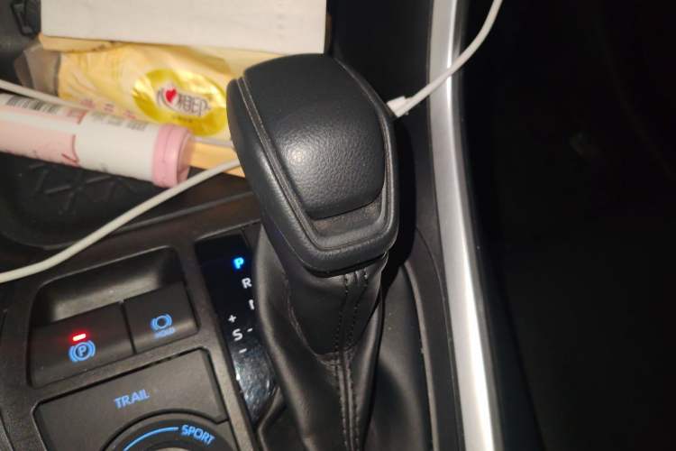 Used Toyota RAV4 2020 Dual-Engine 2.5L E-CVT Four-Wheel Drive Elite Edition Gear Lever
