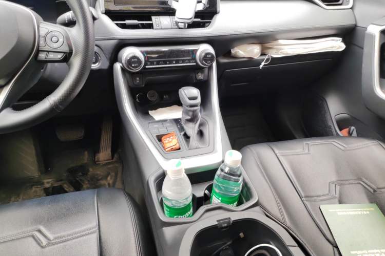 Used Toyota RAV4 2020 2.0L CVT Two-Wheel Drive Fashion Edition Gear Lever