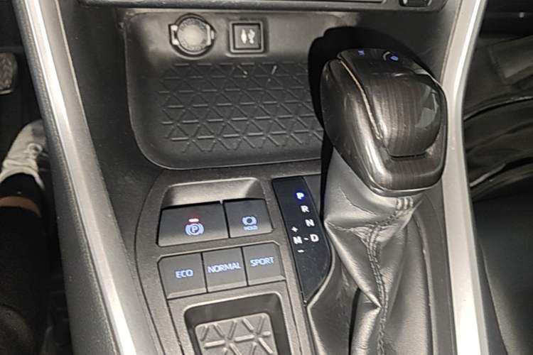 Used Toyota RAV4 2020 2.0L CVT Two-Wheel Drive Fashion PLUS Edition Gear Lever