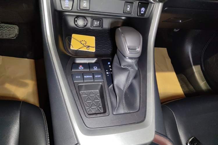 Used Toyota RAV4 2020 2.0L CVT Two-Wheel Drive Fashion PLUS Edition Gear Lever