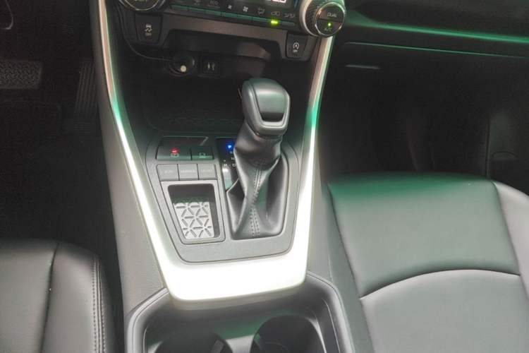 Used Toyota RAV4 2020 2.0L CVT Two-Wheel Drive Fashion Edition Gear Lever