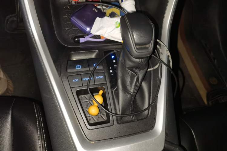 Used Toyota RAV4 2020 2.0L CVT Two-Wheel Drive Urban Edition Gear Lever