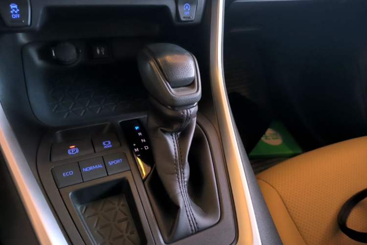 Used Toyota RAV4 2020 2.0L CVT Two-Wheel Drive Fashion Edition Gear Lever