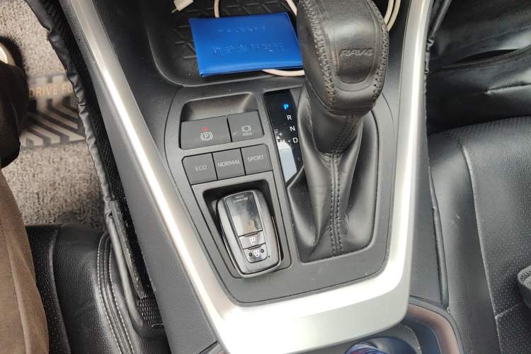 Used Toyota RAV4 2020 2.0L CVT Two-Wheel Drive Fashion PLUS Edition Gear Lever