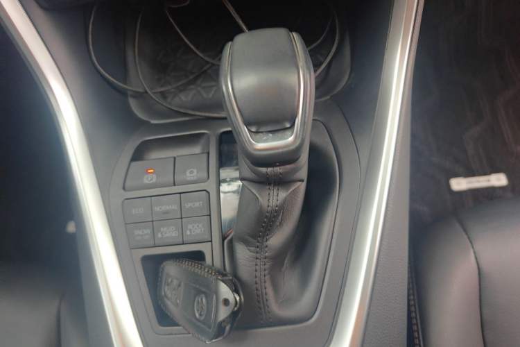 Used Toyota RAV4 2020 2.0L CVT 4x4 Style PLUS Edition Gear Lever