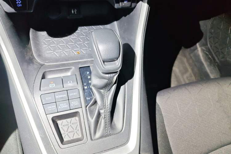 Used Toyota RAV4 2020 2.0L CVT 4x4 Trend Edition Gear Lever