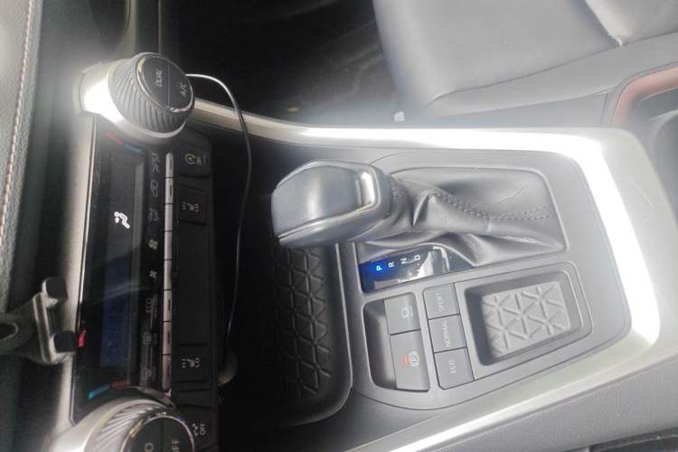 Used Toyota RAV4 2020 2.0L CVT Two-Wheel Drive Fashion PLUS Edition Gear Lever