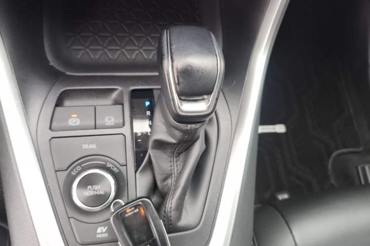 Used Toyota RAV4 2020 Dual-Engine 2.5L E-CVT 4x4 Elite PLUS Edition Gear Lever