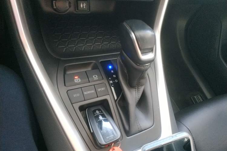 Used Toyota RAV4 2020 2.0L CVT Two-Wheel Drive Fashion PLUS Edition Gear Lever