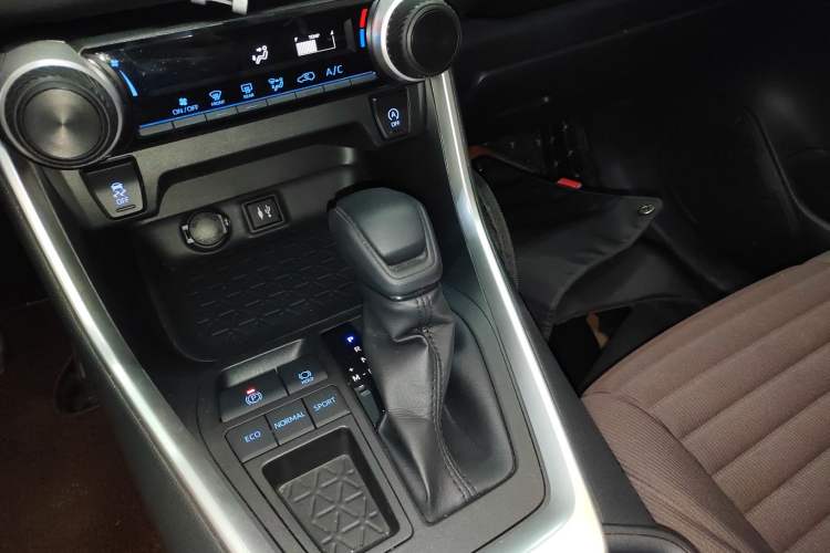 Used Toyota RAV4 2020 2.0L CVT Two-Wheel Drive Urban Edition Gear Lever
