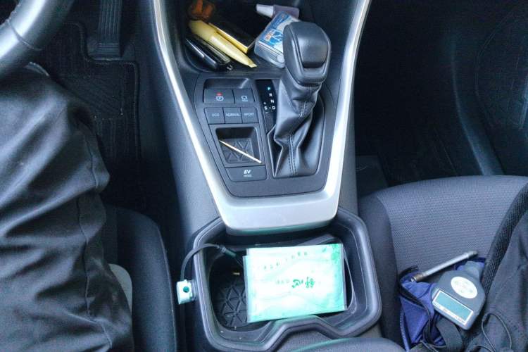 Used Toyota RAV4 2020 Dual-Engine 2.5L E-CVT Two-Wheel Drive Elite Edition Gear Lever