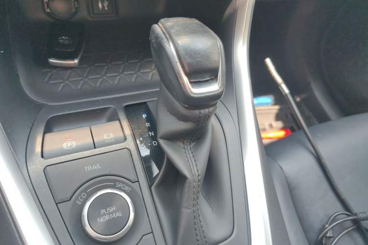 Used Toyota RAV4 2020 Dual-Engine 2.5L E-CVT Four-Wheel Drive Elite Edition Gear Lever