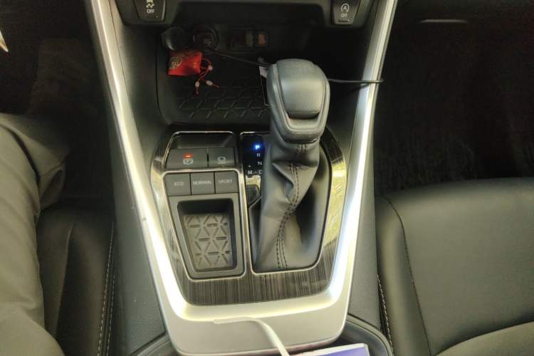 Used Toyota RAV4 2020 2.0L CVT Two-Wheel Drive Urban Edition Gear Lever