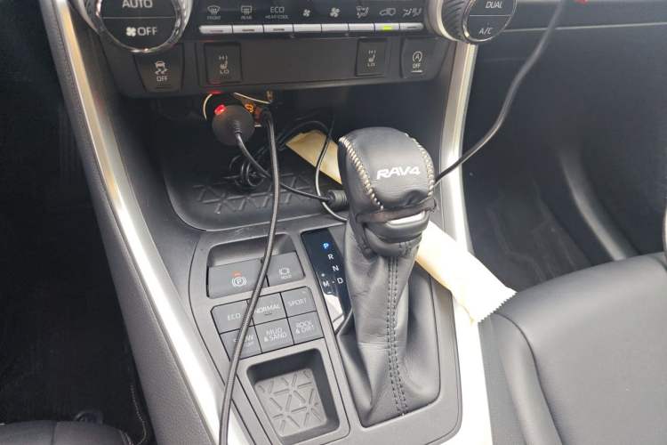 Used Toyota RAV4 2020 2.0L CVT 4x4 Style PLUS Edition Gear Lever