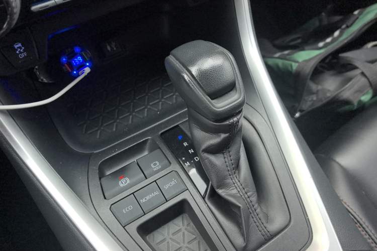 Used Toyota RAV4 2020 2.0L CVT Two-Wheel Drive Fashion Edition Gear Lever