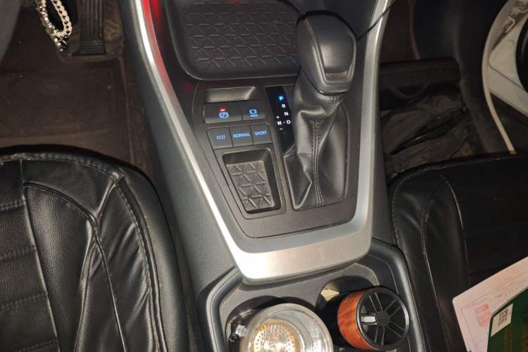 Used Toyota RAV4 2020 2.0L CVT Two-Wheel Drive Urban Edition Gear Lever
