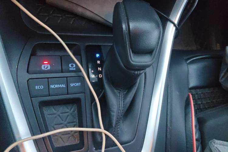 Used Toyota RAV4 2020 2.0L CVT Two-Wheel Drive Fashion Edition Gear Lever