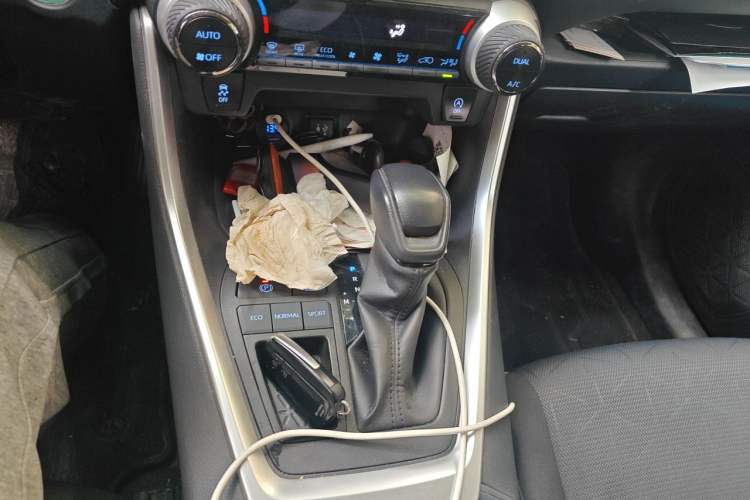 Used Toyota RAV4 2020 2.0L CVT Two-Wheel Drive Fashion Edition Gear Lever