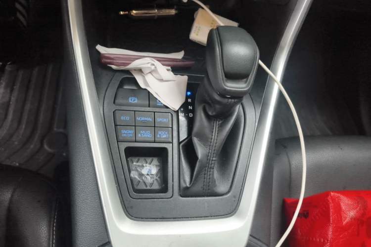 Used Toyota RAV4 2020 2.0L CVT 4x4 Trend Edition Gear Lever