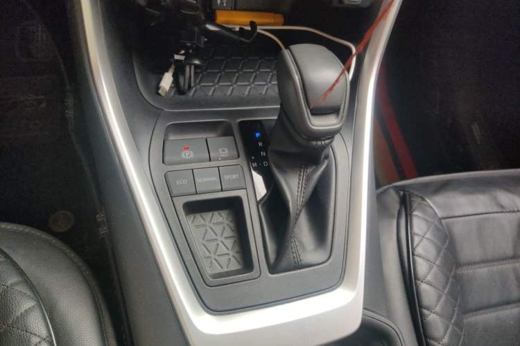 Used Toyota RAV4 2020 2.0L CVT Two-Wheel Drive Urban Edition Gear Lever