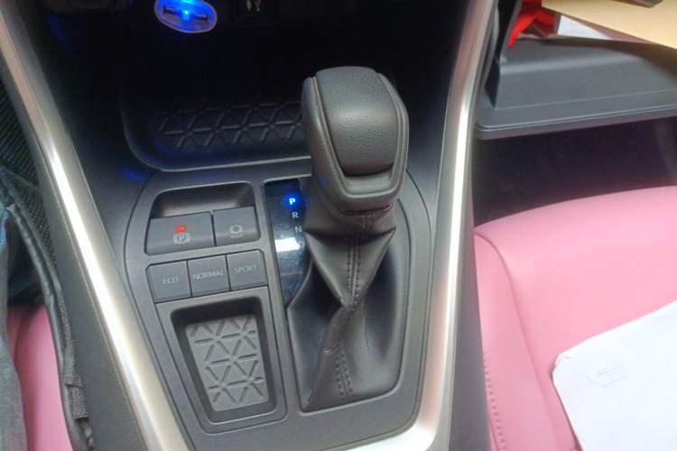 Used Toyota RAV4 2020 2.0L CVT Two-Wheel Drive Urban Edition Gear Lever