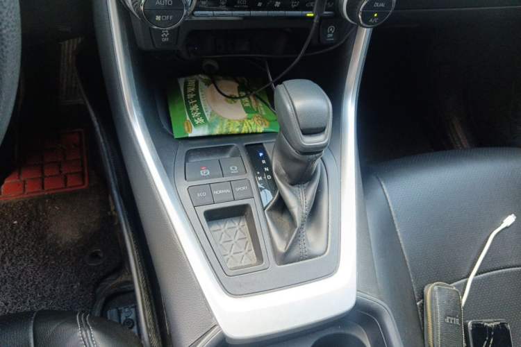 Used Toyota RAV4 2020 2.0L CVT Two-Wheel Drive Fashion Edition Gear Lever