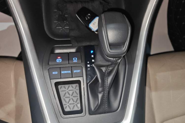 Used Toyota RAV4 2020 2.0L CVT Two-Wheel Drive Fashion Edition Gear Lever