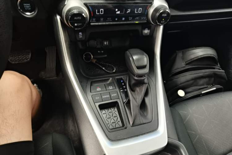 Used Toyota RAV4 2020 2.0L CVT Two-Wheel Drive Fashion Edition Gear Lever