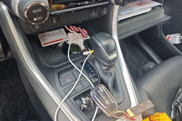 Used Toyota RAV4 2020 2.0L CVT Two-Wheel Drive Fashion PLUS Edition Gear Lever
