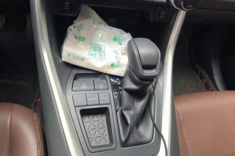 Used Toyota RAV4 2020 2.0L CVT Two-Wheel Drive Fashion Edition Gear Lever