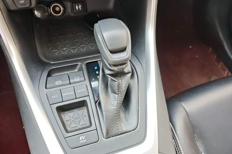 Used Toyota RAV4 2020 Dual-Engine 2.5L E-CVT Two-Wheel Drive Elite Edition Gear Lever
