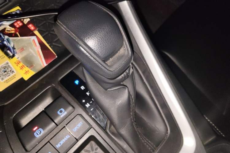 Used Toyota RAV4 2020 2.0L CVT Two-Wheel Drive Fashion Edition Gear Lever