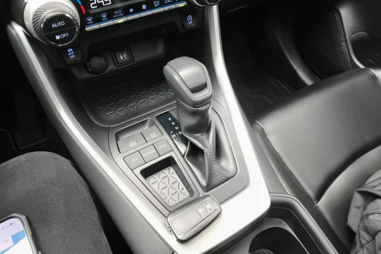 Used Toyota RAV4 2020 2.0L CVT Two-Wheel Drive Fashion Edition Gear Lever