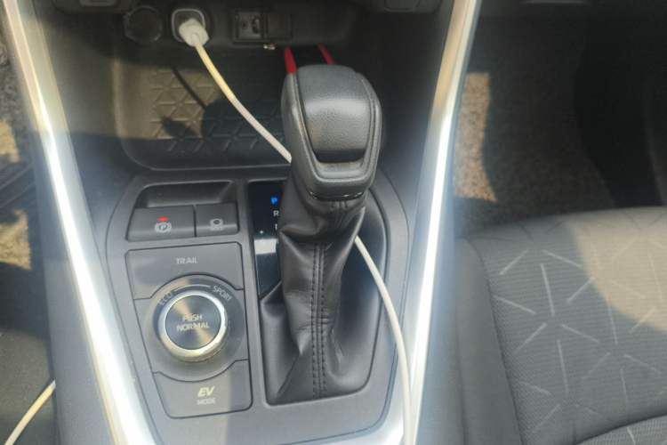 Used Toyota RAV4 2020 Dual-Engine 2.5L E-CVT Four-Wheel Drive Elite Edition Gear Lever