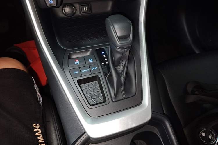 Used Toyota RAV4 2020 2.0L CVT Two-Wheel Drive Urban Edition Gear Lever