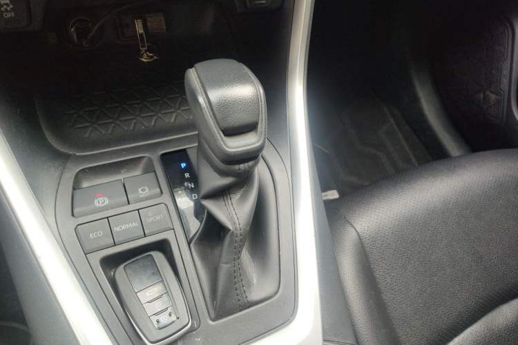 Used Toyota RAV4 2020 2.0L CVT Two-Wheel Drive Fashion Edition Gear Lever