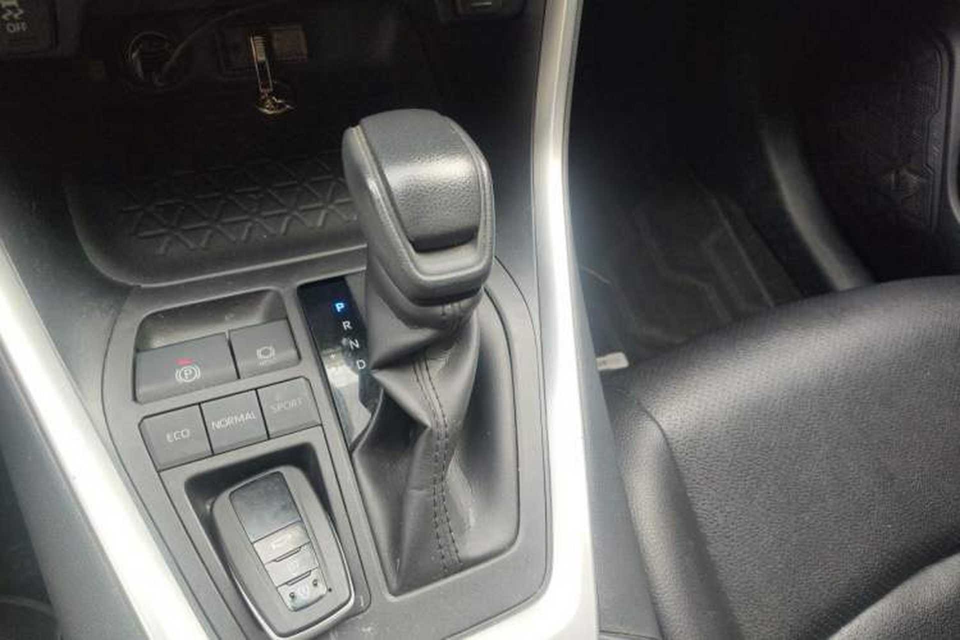 Used Toyota RAV4 2020 2.0L CVT Two-Wheel Drive Fashion Edition Gear Lever