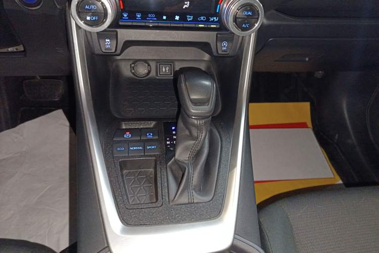 Used Toyota RAV4 2020 2.0L CVT Two-Wheel Drive Fashion Edition Gear Lever