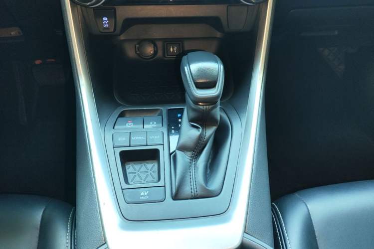 Used Toyota RAV4 2020 Dual-Engine 2.5L E-CVT Two-Wheel Drive Elite Edition Gear Lever