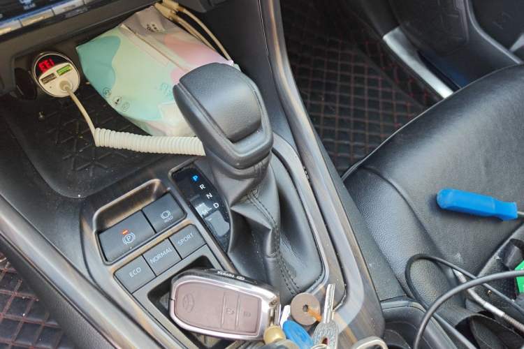 Used Toyota RAV4 2020 2.0L CVT Two-Wheel Drive Fashion Edition Gear Lever