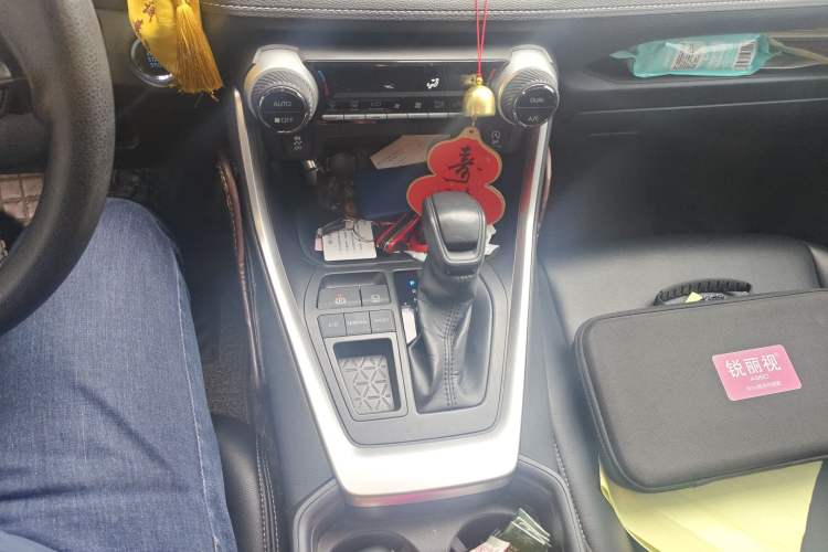 Used Toyota RAV4 2020 2.0L CVT Two-Wheel Drive Fashion Edition Gear Lever