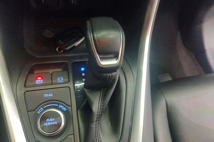 Used Toyota RAV4 2020 Dual-Engine 2.5L E-CVT 4x4 Elite PLUS Edition Gear Lever