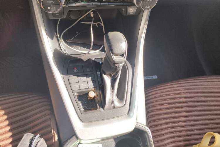 Used Toyota RAV4 2020 2.0L CVT 4x4 Trend Edition Gear Lever