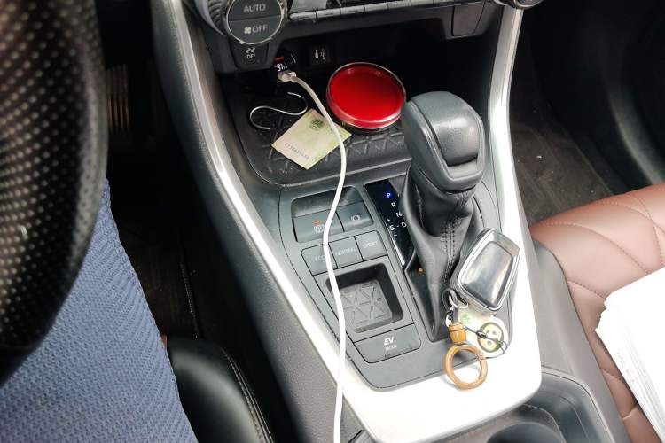 Used Toyota RAV4 2020 Dual-Engine 2.5L E-CVT Two-Wheel Drive Elite Edition Gear Lever