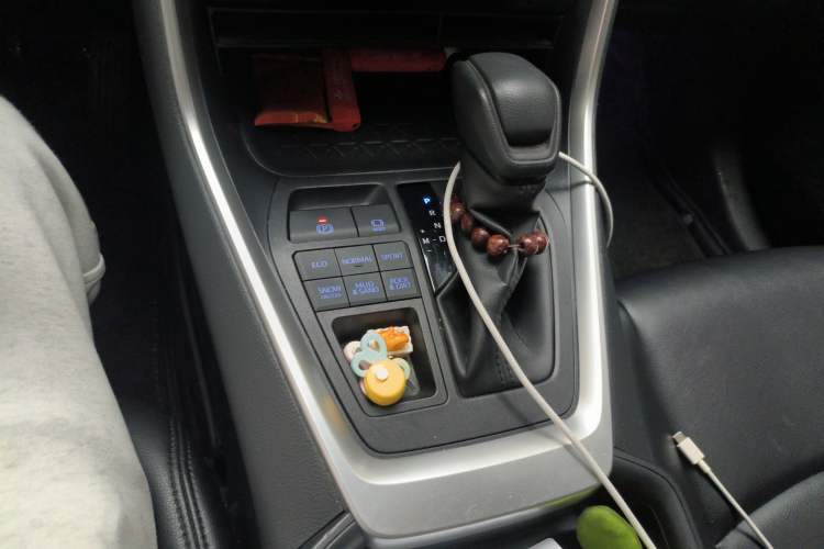 Used Toyota RAV4 2020 2.0L CVT 4x4 Trend Edition Gear Lever