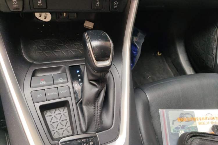 Used Toyota RAV4 2020 2.0L CVT Two-Wheel Drive Fashion PLUS Edition Gear Lever